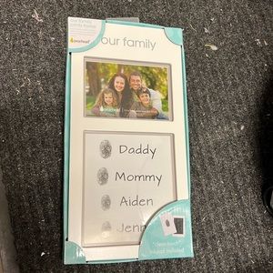 Pearhead family prints frame